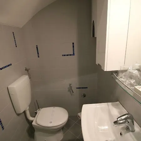 Apartment Art Split